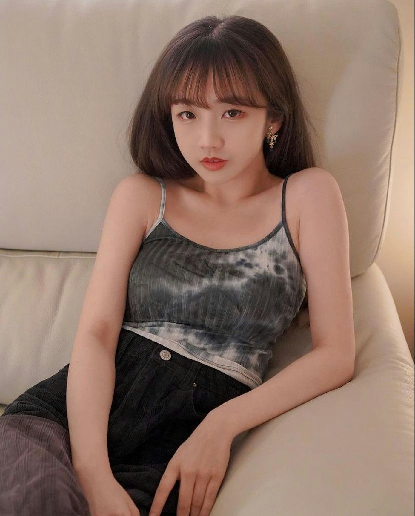 Oa Muội có 153.000 người theo dõi. Ngoại hình dễ thương cùng tài biến hóa giúp cô chinh phục cư dân mạng. Oa Muội có 153.000 người theo dõi. Ngoại hình dễ thương cùng tài biến hóa giúp cô chinh phục cư dân mạng.