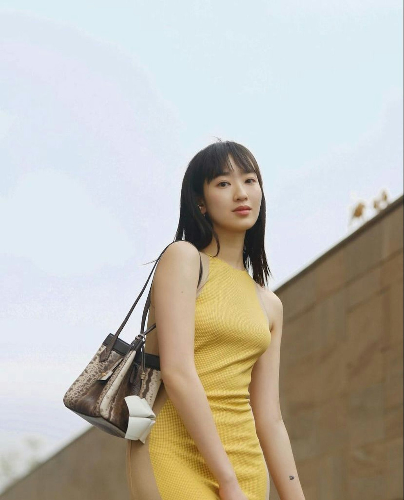 Hình tượng của Lâm Khải Linh là cô gái trưởng thành, độc lập. Cô sở hữu vóc dáng thon thả, khuôn mặt thanh tú. Cô có 89.300 người theo dõi trên Instagram. Hình tượng của Lâm Khải Linh là cô gái trưởng thành, độc lập. Cô sở hữu vóc dáng thon thả, khuôn mặt thanh tú. Cô có 89.300 người theo dõi trên Instagram.