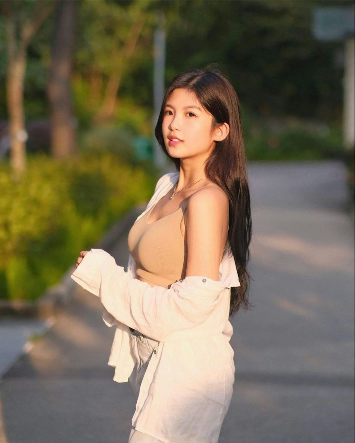 Hiện tại, Cathy là sinh viên. Ngoài thời gian đi học, cô làm thêm nghề người mẫu. Cô có 71.300 người theo dõi trên Instagram. Hiện tại, Cathy là sinh viên. Ngoài thời gian đi học, cô làm thêm nghề người mẫu. Cô có 71.300 người theo dõi trên Instagram.