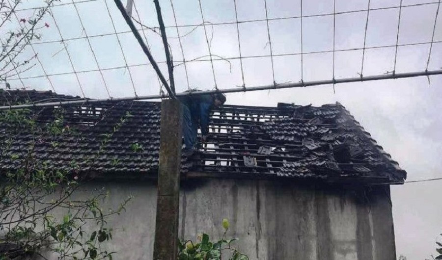 Ngôi nhà của chị L. sau khi bị Nam phóng hỏa. Ảnh: VietNamNet.