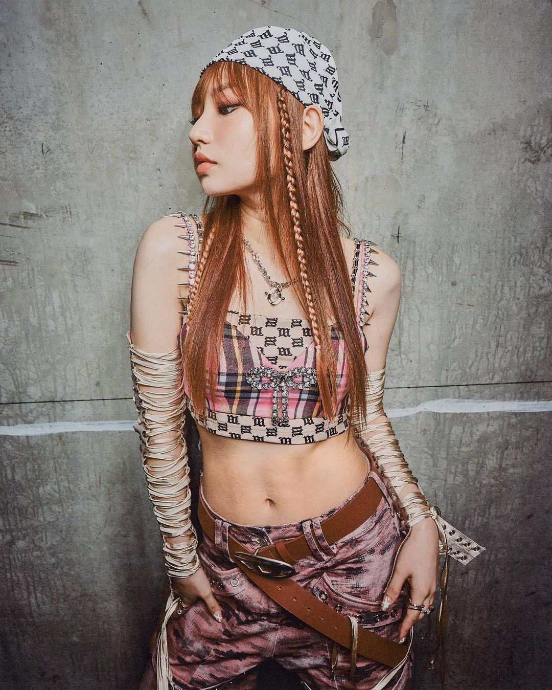 Cô đốn tim người hâm mộ với hình tượng vừa ngầu vừa xinh đẹp, dễ thương. Trong các chương trình thực tế, cô ghi điểm nhờ tính cách hài hước, thường xuyên làm trò chọc cười người khác. Cô đốn tim người hâm mộ với hình tượng vừa ngầu vừa xinh đẹp, dễ thương. Trong các chương trình thực tế, cô ghi điểm nhờ tính cách hài hước, thường xuyên làm trò chọc cười người khác.