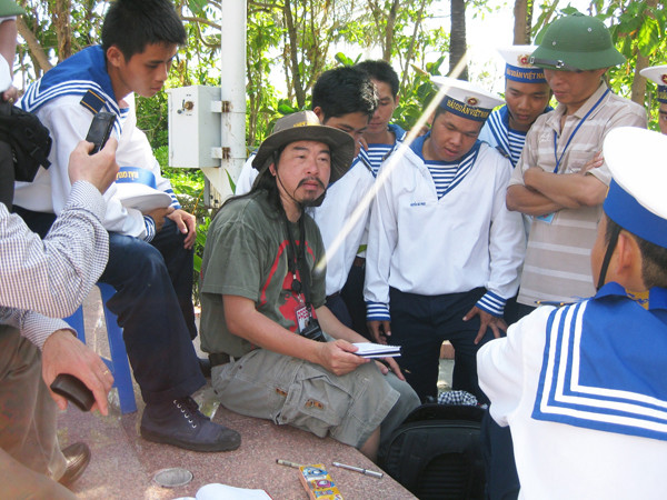 Etcetera Nguyễn vẽ ký họa lính Trường Sa