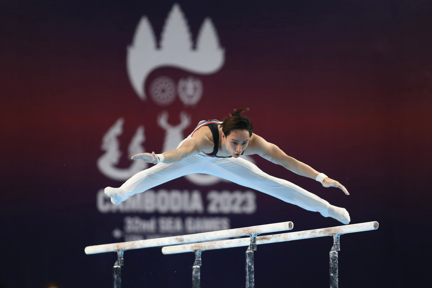 VĐV kỳ cựu Đinh Phương Thành khép lại chuỗi ngày thi đấu thành công của TDDC Việt Nam khi mang về HCV nội dung xà đơn với điểm số 13.50. VĐV kỳ cựu Đinh Phương Thành khép lại chuỗi ngày thi đấu thành công của TDDC Việt Nam khi mang về HCV nội dung xà đơn với điểm số 13.50.