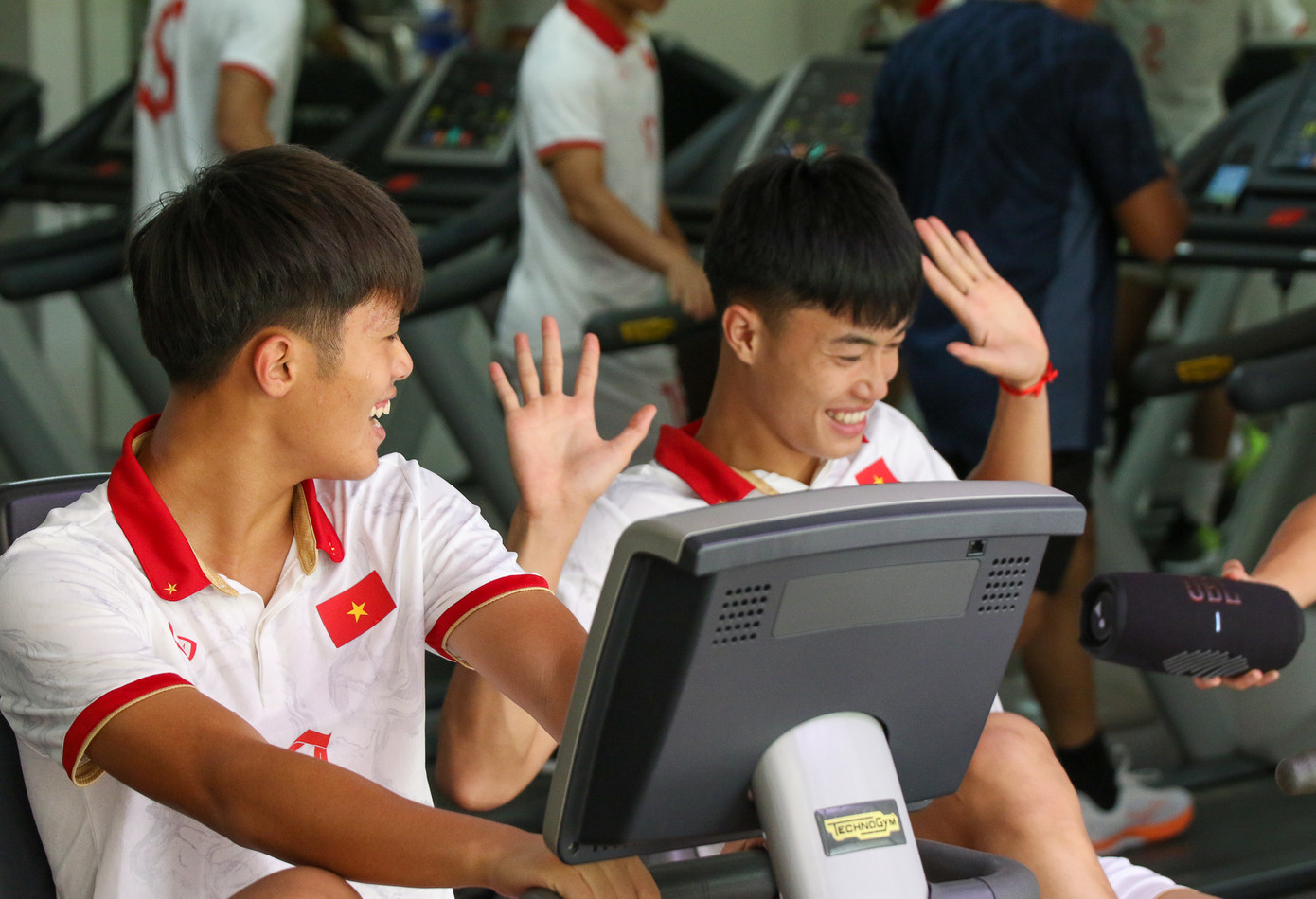 Bầu không khí trong phòng tập khá thoải mái và vui vẻ.