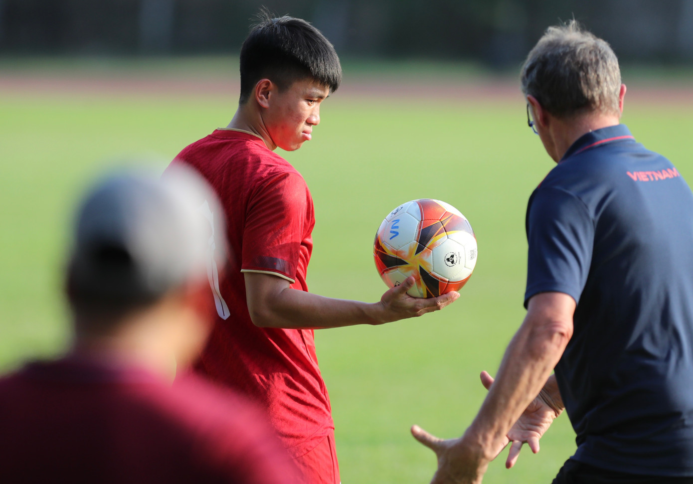 Việc phục hồi thể lực rất quan trọng trong bối cảnh các trận đấu diễn ra dưới điều kiện nắng nóng, dẫn đến bào mòn thể lực của các cầu thủ.