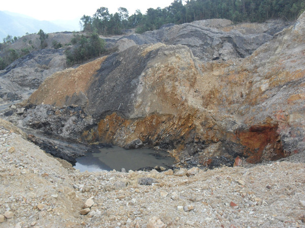 Rừng phòng hộ bị khai thác than