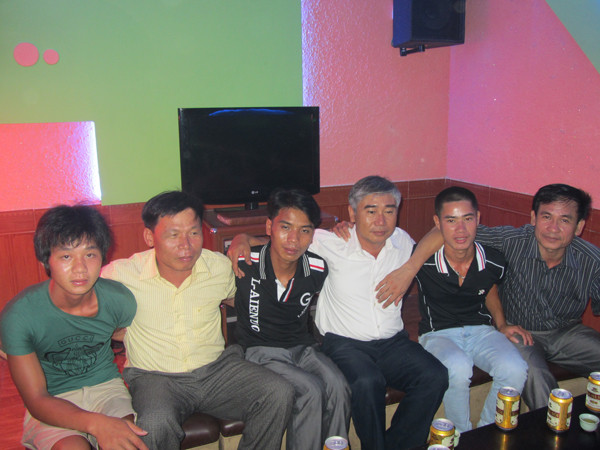 Các thủy thủ trong sự sẻ chia của người dân quê mình. Các thủy thủ trong sự sẻ chia của người dân quê mình