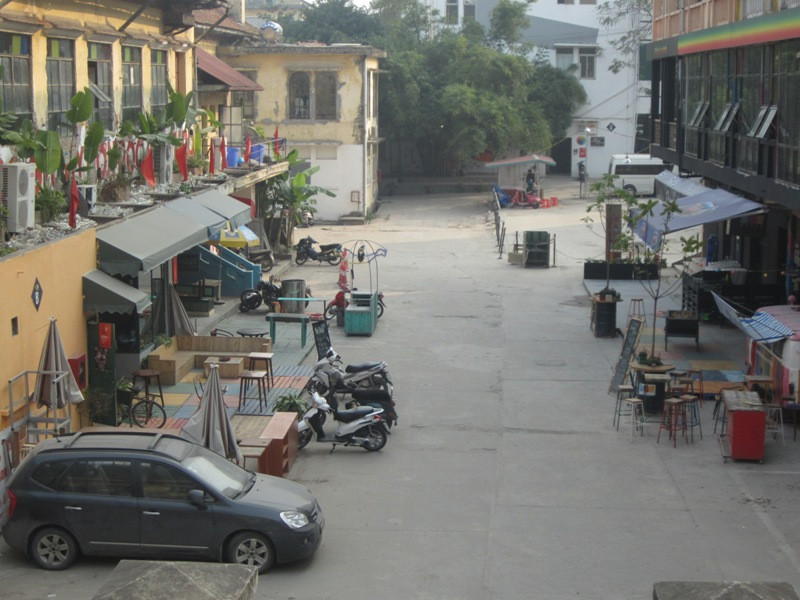 Nhiều cửa hàng đã đóng cửa sau khi nhận được quyết định