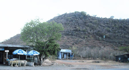 Một góc núi Tàu nơi cụ Tiệp đang triển khai quân tìm vàng. Một góc núi Tàu nơi cụ Tiệp đang triển khai quân tìm vàng