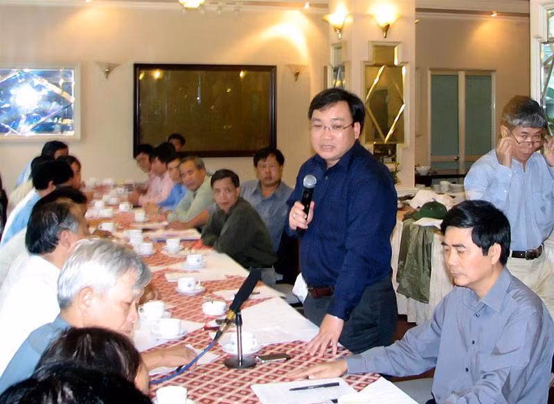 Phó Thủ tướng Hoàng Trung Hải và Bộ trưởng Cao Đức Phát họp chỉ đạo phòng chống bão số 7 với lãnh đạo tỉnh Khánh Hoà. Ảnh : Đình Quân Phó Thủ tướng Hoàng Trung Hải và Bộ trưởng Cao Đức Phát họp chỉ đạo phòng chống bão số 7 với lãnh đạo tỉnh Khánh Hoà. Ảnh : Đình Quân