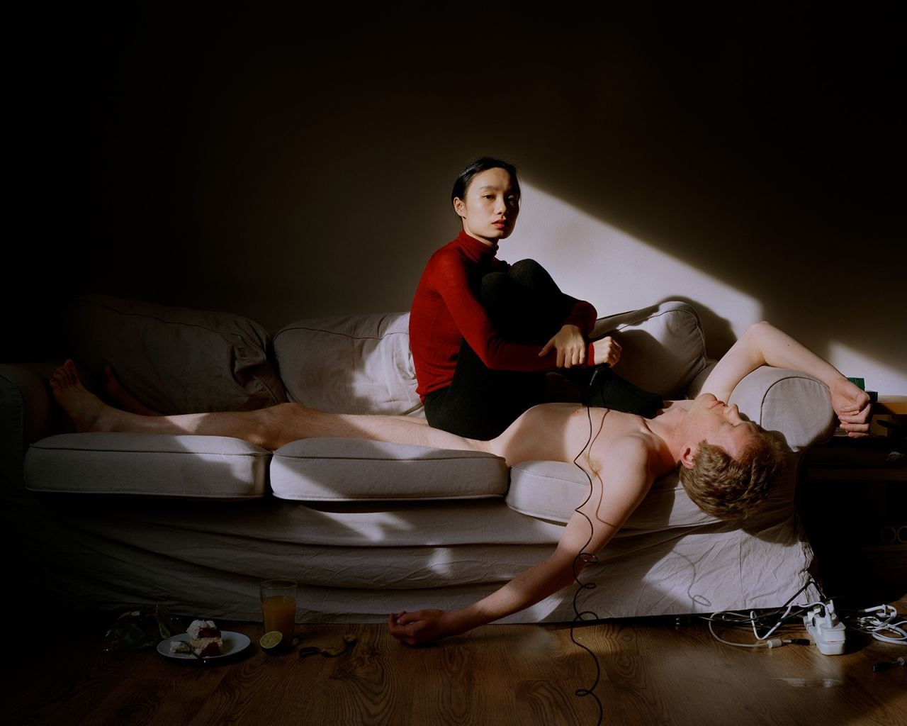 Yushi Li đưa bản thân vào những bức ảnh khỏa thân để người xem biết được người chụp là phụ nữ. Ảnh: Yushi Li.