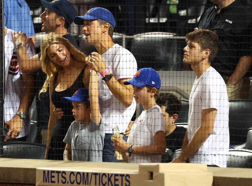 Ivanka và Jared cùng các con được ngồi hàng ghế đầu xem thi đấu bóng chày. Họ đều là những người đam mê thể thao, từng được nhìn thấy đến các sân vận động làm khán giả. Tháng 5, Ivanka đưa con trai lớn đi xem bóng rổ tại giải NBA Playoffs Eastern Conference. Tháng 11/2022, cả gia đình sang Qatar xem World Cup.