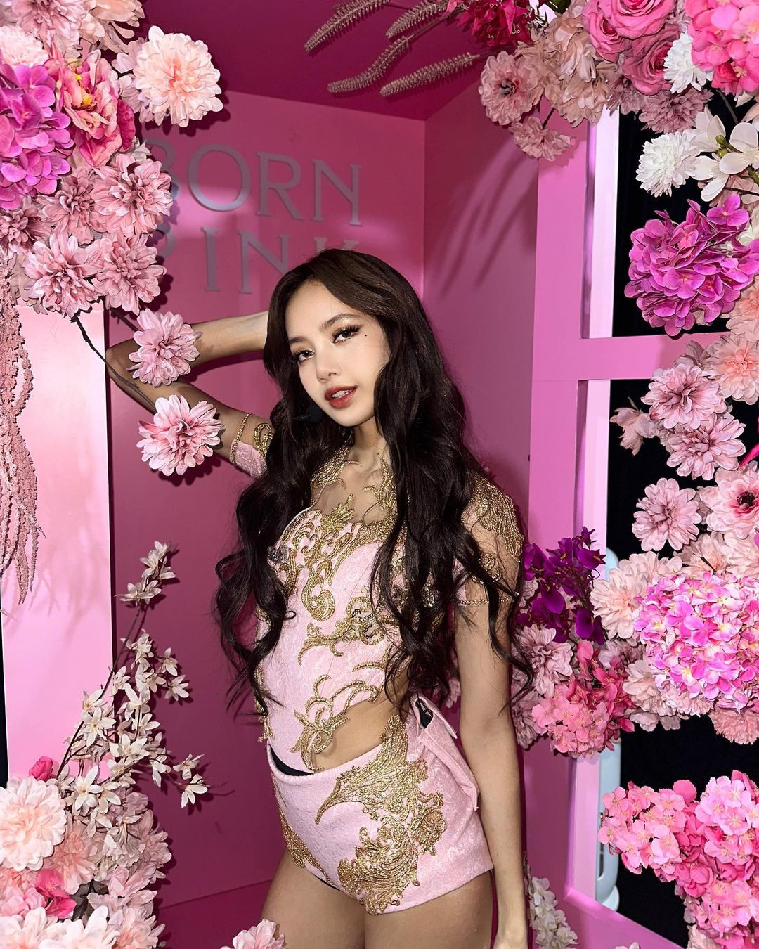 Những khoảnh khắc được khen như búp bê Barbie của Lisa tại Hà Nội. Ảnh: IG. Những khoảnh khắc được khen như búp bê Barbie của Lisa tại Hà Nội. Ảnh: IG.