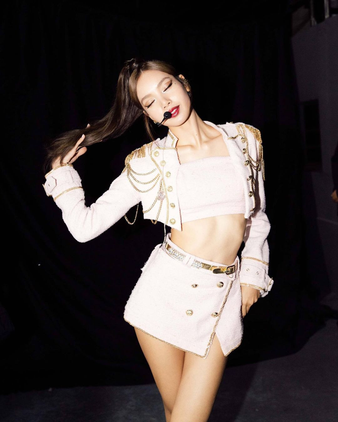 Khi không đi lưu diễn, Lisa tập pilates và nhảy để rèn luyện thể lực. Người đẹp sinh năm 1997 cũng hứng thú với boxing. Tuy nhiên, trong cuộc phỏng vấn với tạp chí W Hàn Quốc số ra tháng 8, Lisa khẳng định không dành nhiều thời gian cho tập thể dục vì công việc idol khiến cô tiêu hao nhiều năng lượng. Ảnh: IG.