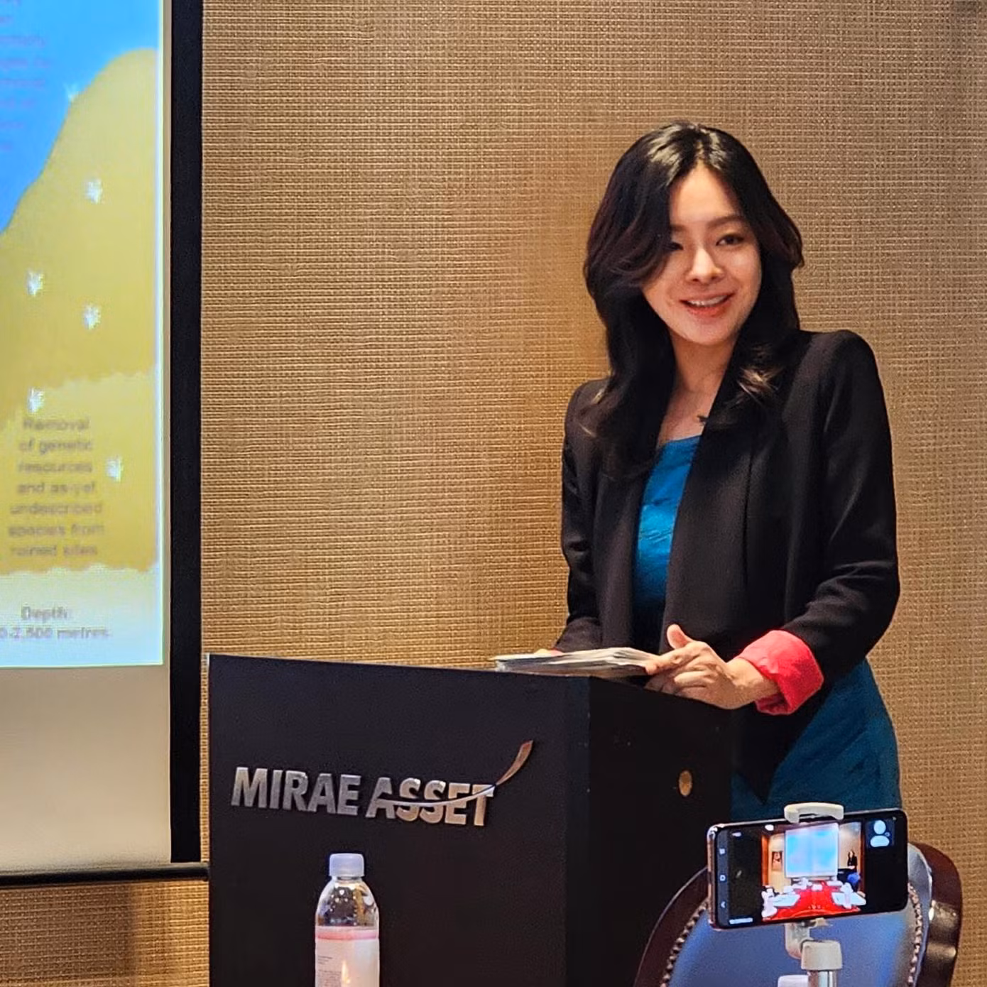 Yeo Min Jeon, nay là Sonfeya Kim, gây ấn tượng với lý lịch "khủng" hiện tại từ chủ quán cà phê, trợ giảng đến nhà hoạt động xã hội, cố vấn đầu tư và giám đốc. Ảnh: IG.