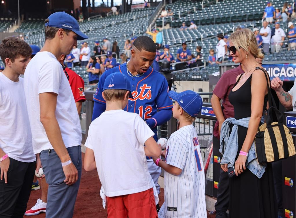 Cô thực sự gạt bỏ hết mọi tham vọng sang một bên. Cô vui vẻ bên gia đình riêng, không hề bận tâm cha ruột, cựu Tổng thống Mỹ Donald Trump, đang gặp rắc rối về pháp luật.