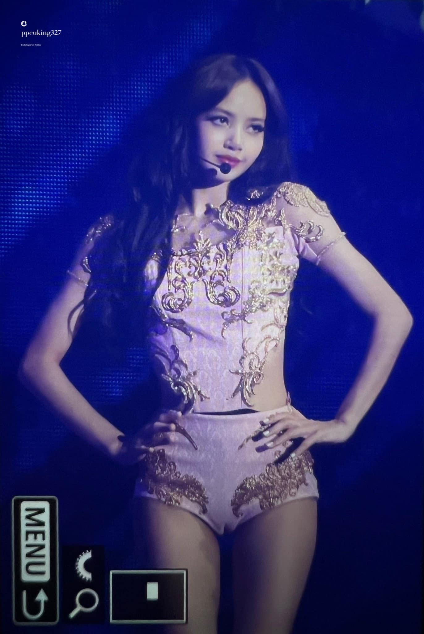 Năm 2021, Lisa xếp thứ 3 trong Top 6 nữ nghệ sĩ K-biz sở hữu vóc dáng lý tưởng nhất do các huấn luyện viên thể hình bình chọn trong cuộc khảo sát do chương trình TMI News (Hàn Quốc) tổ chức. Chuyên gia khen cô sở hữu tỷ lệ cơ thể lý tưởng. Ảnh: Ppeuking327.