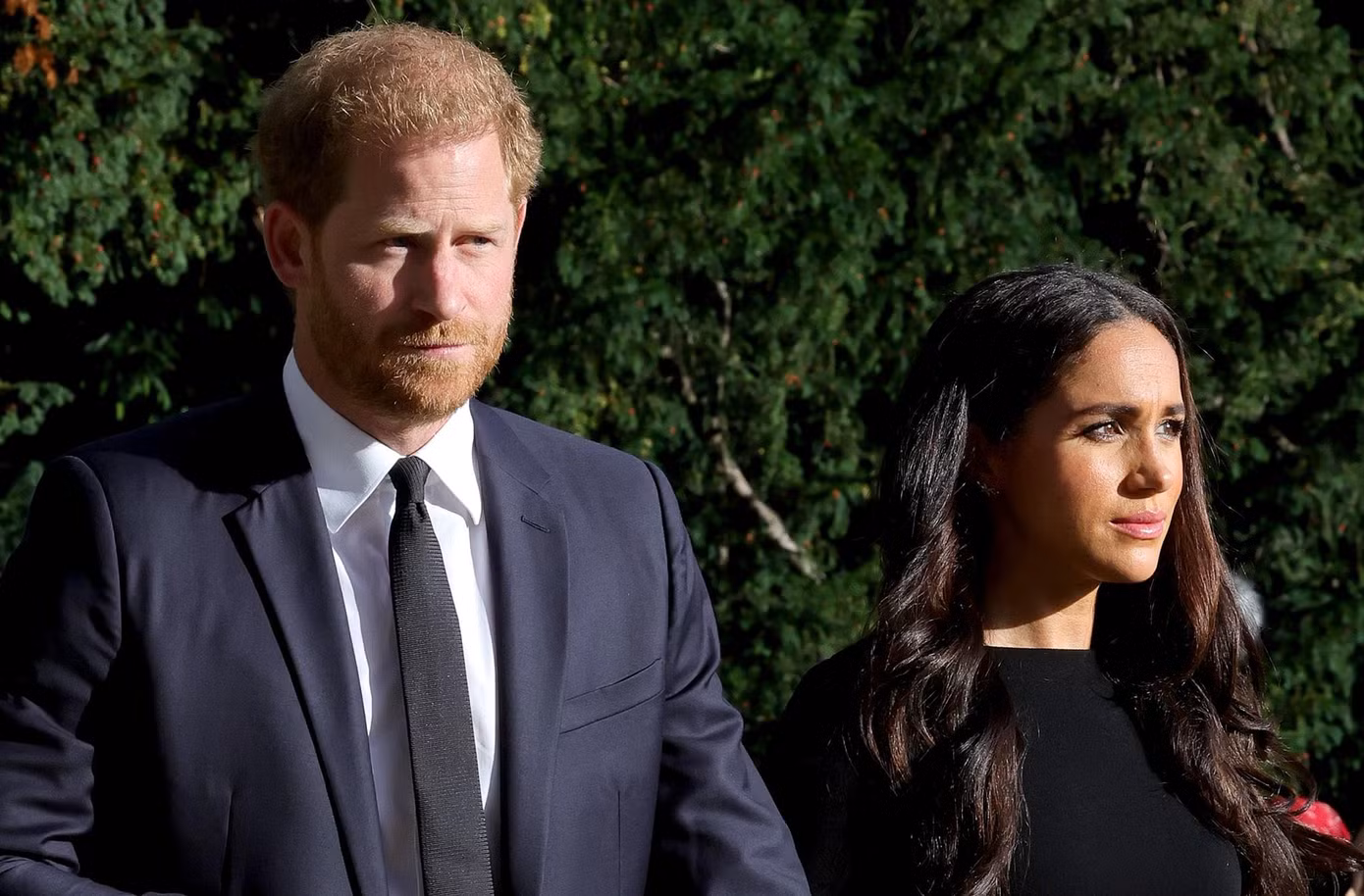 Harry và Meghan được cho là không nhận được lời mời dự lễ tưởng niệm 1 năm ngày mất của cố Nữ hoàng Elizabeth II dù ở châu Âu vào thời điểm đó. Ảnh: Getty Images.