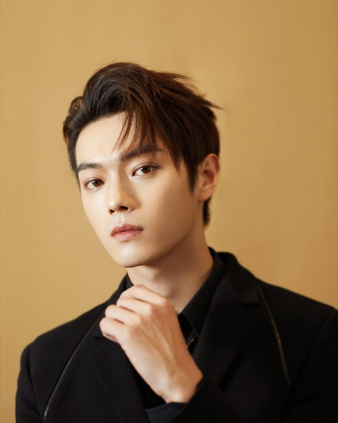 Hạng 5 thuộc về Hứa Khải, với 1.523 phiếu bầu. Anh là diễn viên, người mẫu ở Trung Quốc. Anh nổi tiếng nhờ vai Phú Sát Phó Hằng trong Diên Hi Công Lược năm 2018.