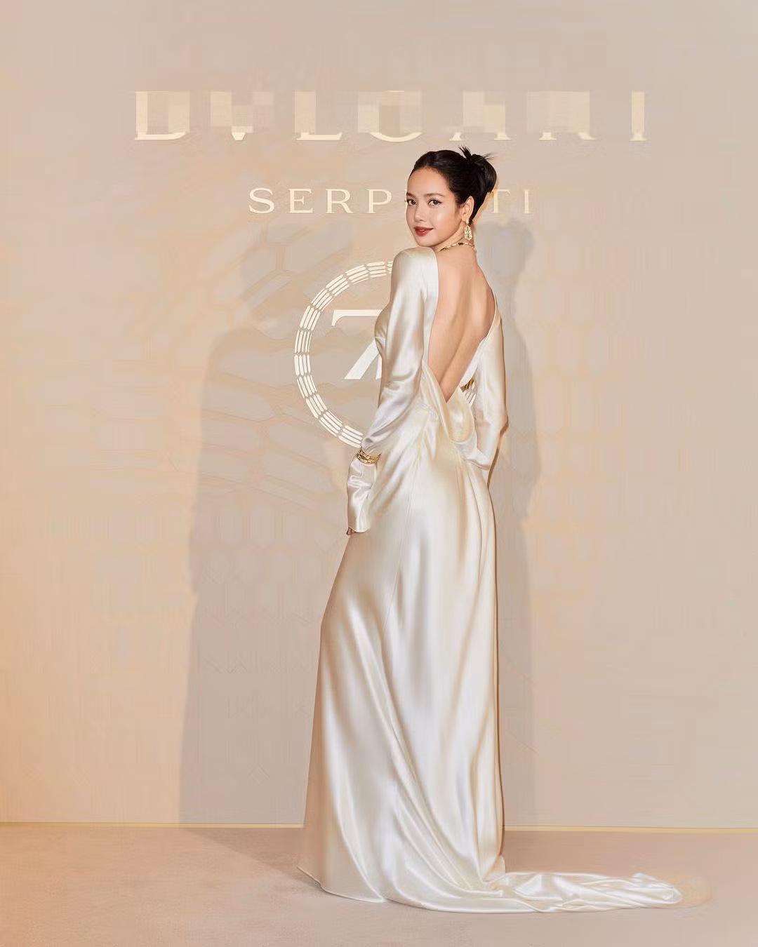 Trong Thanh xuân có bạn 3, cô khuyên các thí sinh không nên bỏ đói bản thân. Cô cho rằng điều quan trọng là phải no bụng trong khi tập luyện chăm chỉ cho một buổi biểu diễn. "Nếu bạn không có gì để ăn, bạn sẽ không có năng lượng", cô nói. Ảnh: IG.