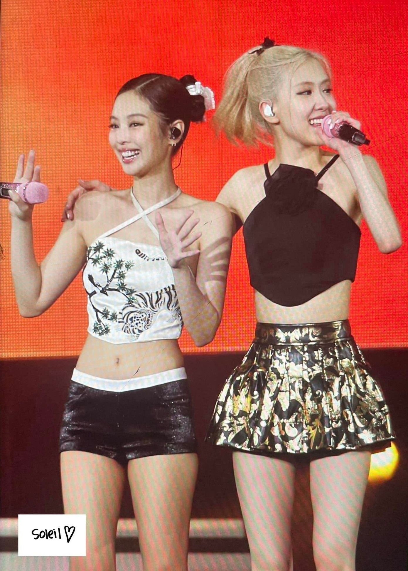 Thân hình của Rosé không hề thua kém Jennie, thậm chí vượt trội về chiều cao.