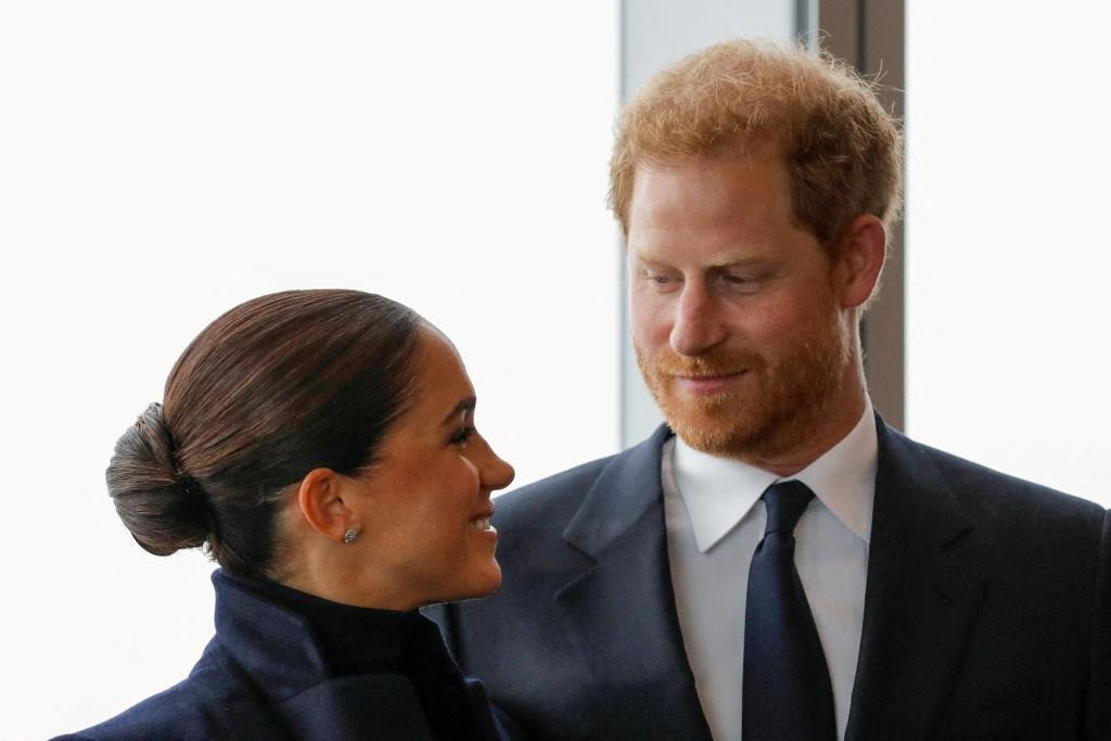 Không có nhà Beckham, Harry và Meghan tiếp tục mở rộng mối quan hệ xã hội. Ảnh: Reuters.