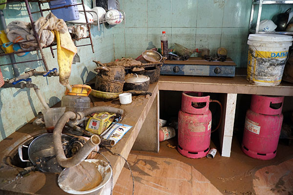 Cận cảnh 33 căn nhà bị lũ bùn thải nhấn chìm ở Lào Cai ảnh 4