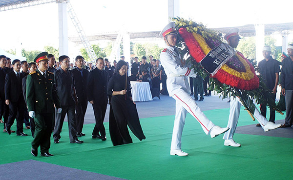 Người dân quê nhà viếng Chủ tịch nước Trần Đại Quang ảnh 3