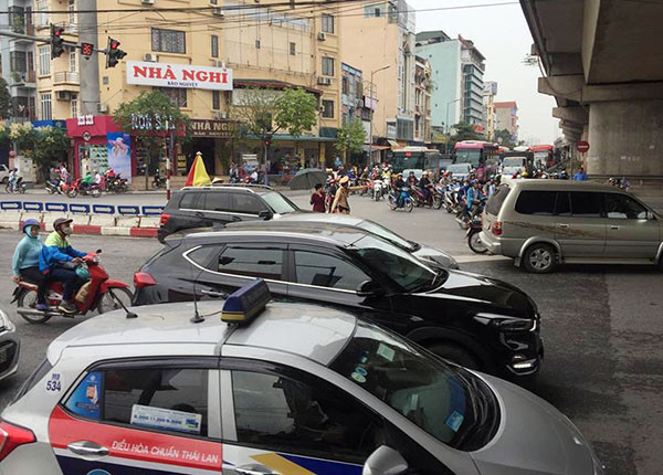 Người dân về quê nghỉ lễ, cửa ngõ thủ đô Hà Nội kẹt cứng ảnh 11