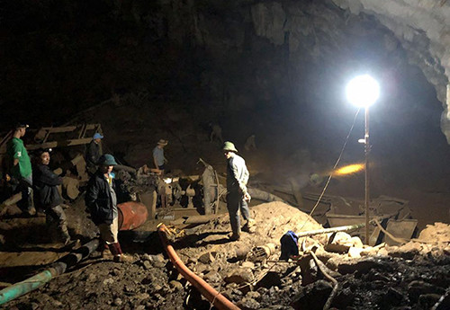 Vẫn chưa tiếp cận được hai phu vàng sau 4 ngày mắc kẹt trong hang ảnh 2