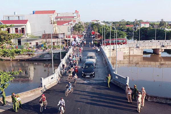 Người dân quê nhà viếng Chủ tịch nước Trần Đại Quang ảnh 10