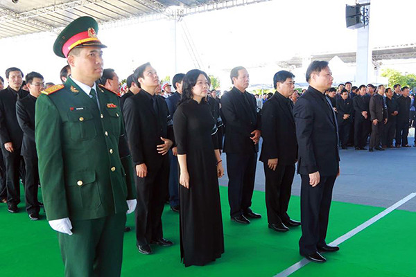 Người dân quê nhà viếng Chủ tịch nước Trần Đại Quang ảnh 5