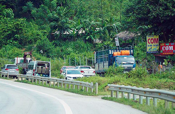 'Xe dù, bến cóc' bủa vây cao tốc Nội Bài - Lào Cai ảnh 6