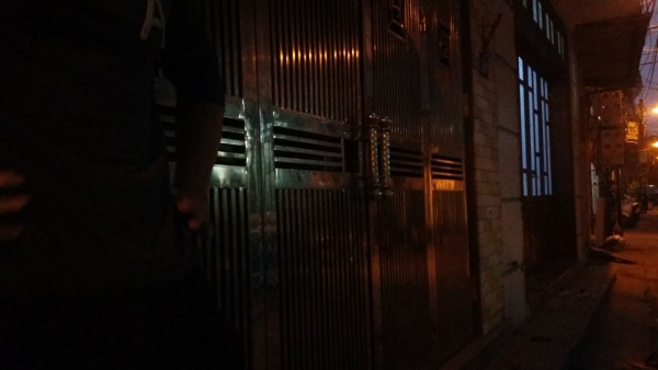 Kinh hoàng chồng cũ tạt axit vợ trước mặt con gái 8 tuổi ảnh 1