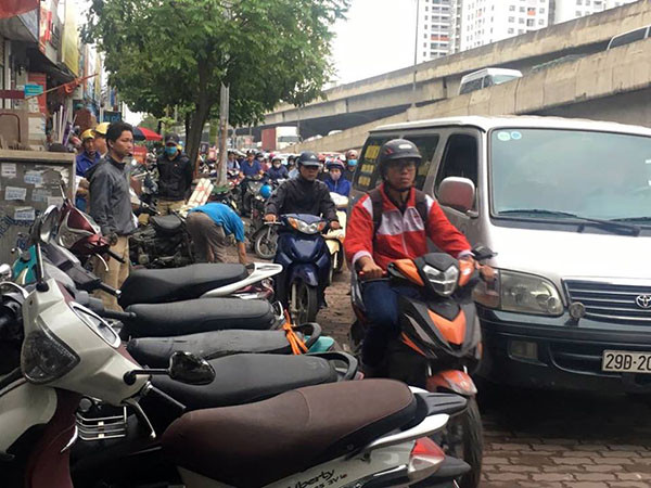 Người dân về quê nghỉ lễ, cửa ngõ thủ đô Hà Nội kẹt cứng ảnh 7