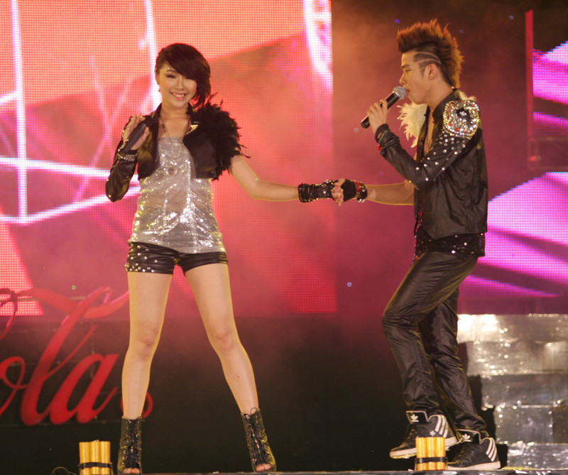 Tự tin trình diễn trên sân khấu