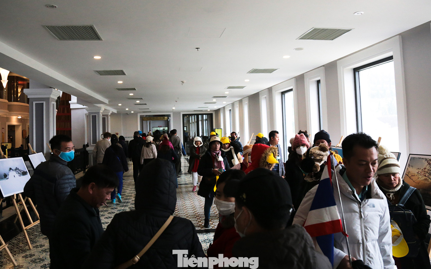 Tín hiệu vui cho nghành du lịch khi có rất nhiều đoàn khách nước ngoài ghé thăm Việt Nam và Sa Pa. Trong ảnh là đoàn du khách Thái Lan vừa từ đỉnh Fansipan quay về.