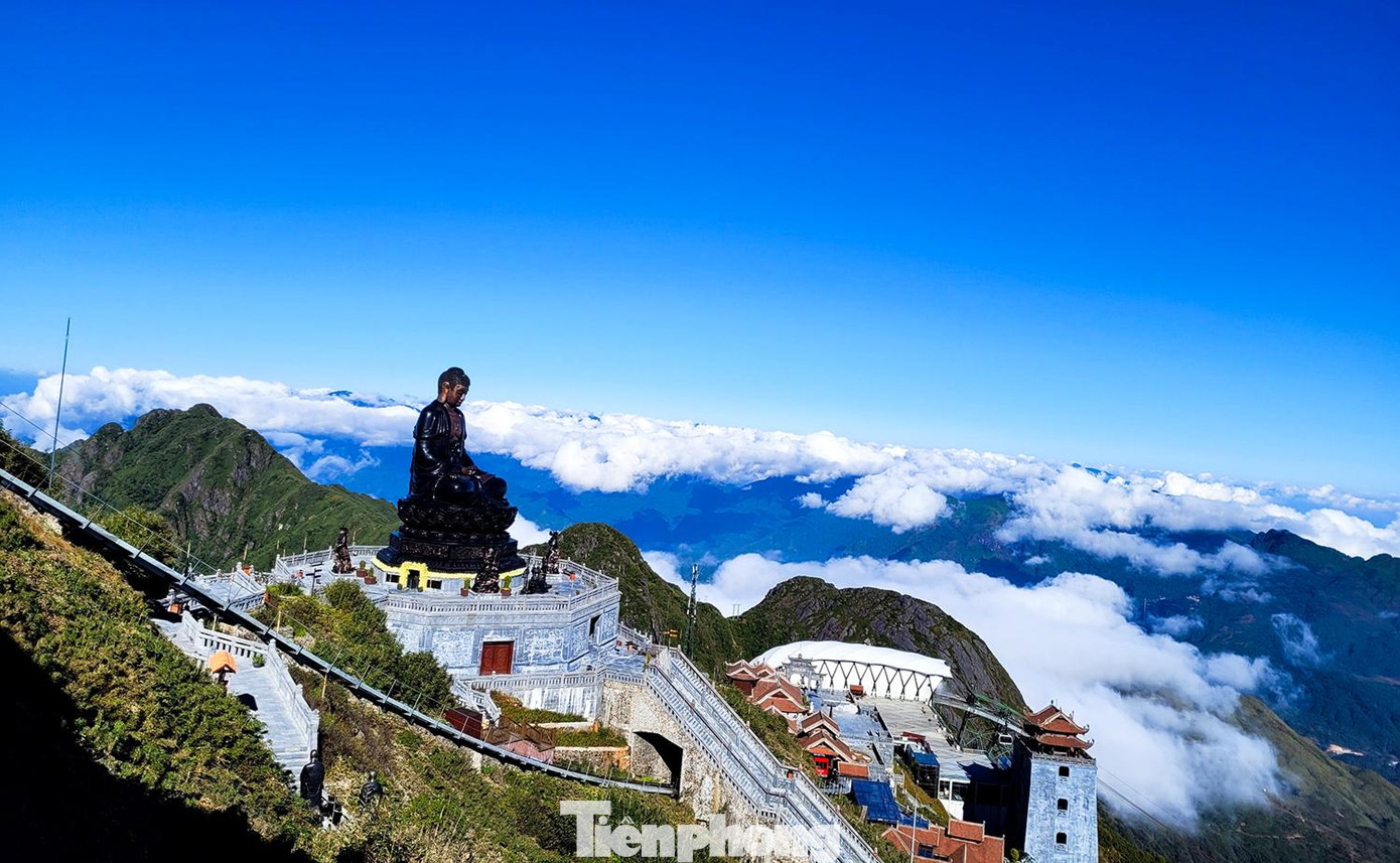 Không khí lạnh được dự báo tiếp tục ảnh hưởng đến các nơi khác ở vùng núi và trung du Bắc Bộ, sau đó ảnh hưởng đến các nơi khác ở Bắc Bộ; từ chiều tối và đêm 30/11 ảnh hưởng đến khu vực Bắc Trung Bộ và Trung Trung Bộ. Không khí lạnh được dự báo tiếp tục ảnh hưởng đến các nơi khác ở vùng núi và trung du Bắc Bộ, sau đó ảnh hưởng đến các nơi khác ở Bắc Bộ; từ chiều tối và đêm 30/11 ảnh hưởng đến khu vực Bắc Trung Bộ và Trung Trung Bộ.