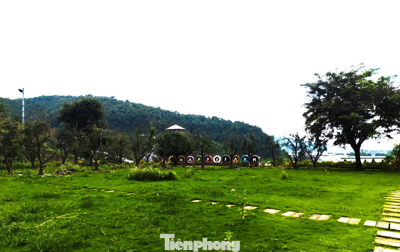 Khu du lịch Happy Farm ở thôn Sơn Mãn 1, xã Vạn Hòa, thành phố Lào Cai. Khu du lịch Happy Farm ở thôn Sơn Mãn 1, xã Vạn Hòa, thành phố Lào Cai.