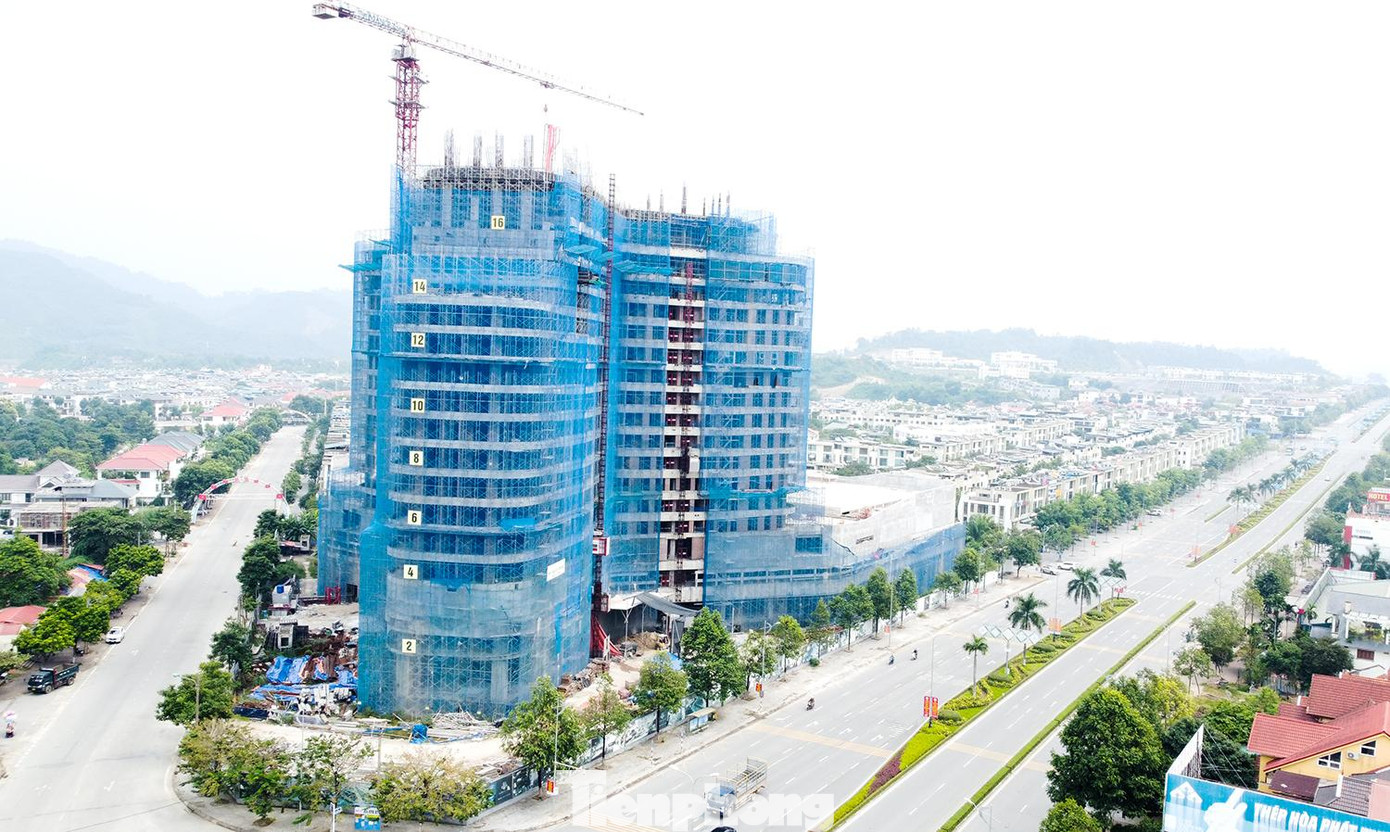 Tòa nhà hỗn hợp cao tầng vừa được Bitexco chuyển nhượng cho một công ty ở Lào Cai. Ảnh: Hân Nguyễn.