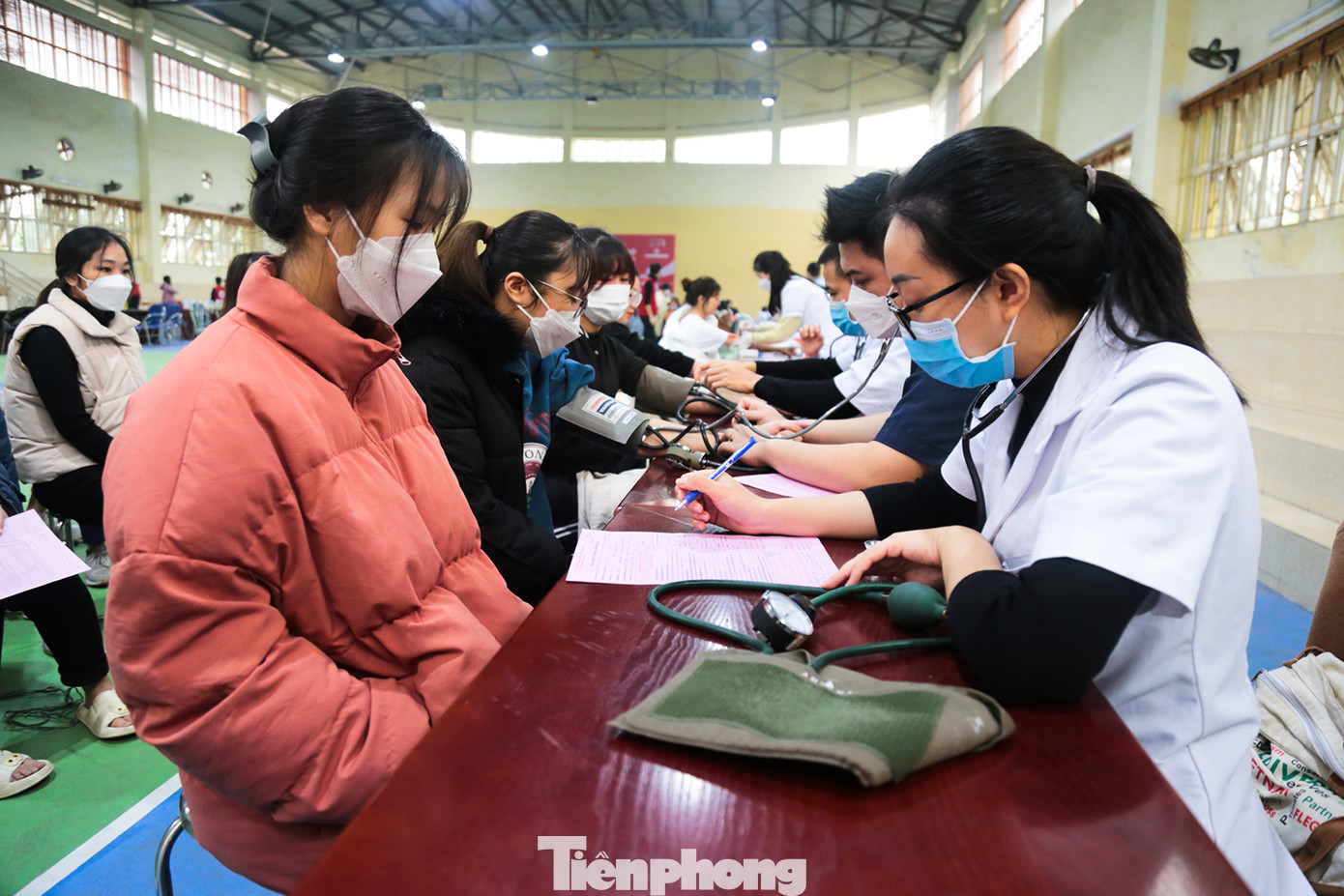 Các bạn trẻ sau khi đăng ký được khám tư vấn kỹ lưỡng. Các bạn trẻ sau khi đăng ký được khám tư vấn kỹ lưỡng.