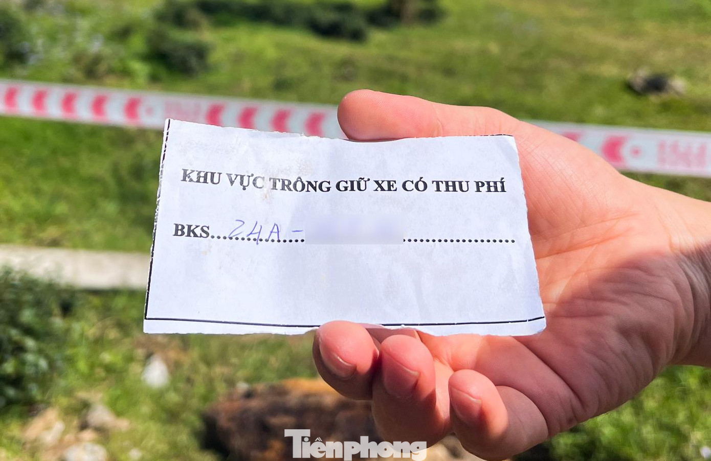 Cận cảnh vé thu 50.000 đồng/ một ô tô. Cận cảnh vé thu 50.000 đồng/ một ô tô.