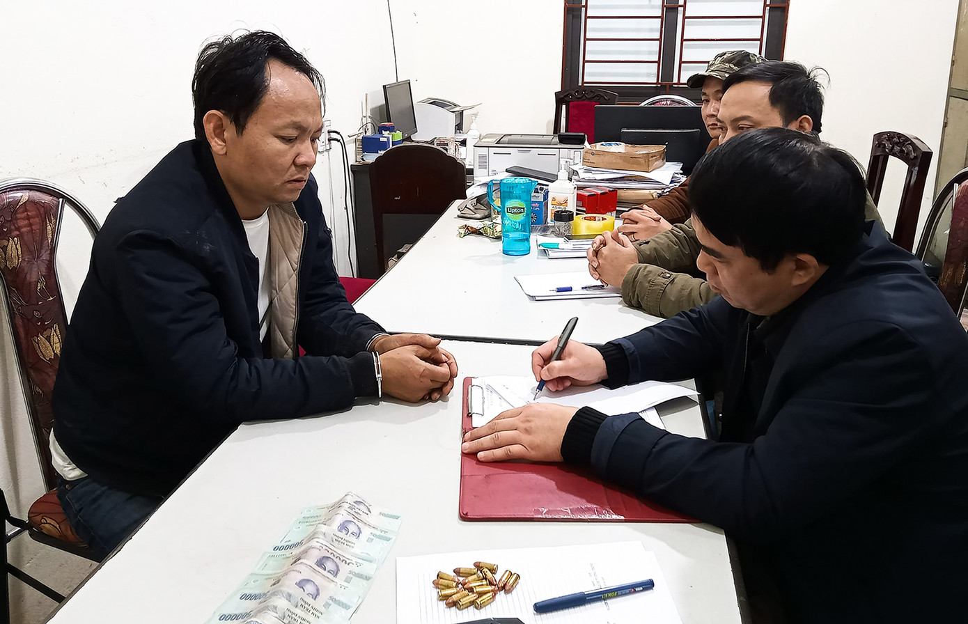 Đối tượng Nguyễn Văn Long tại cơ quan công an. Đối tượng Nguyễn Văn Long tại cơ quan công an.