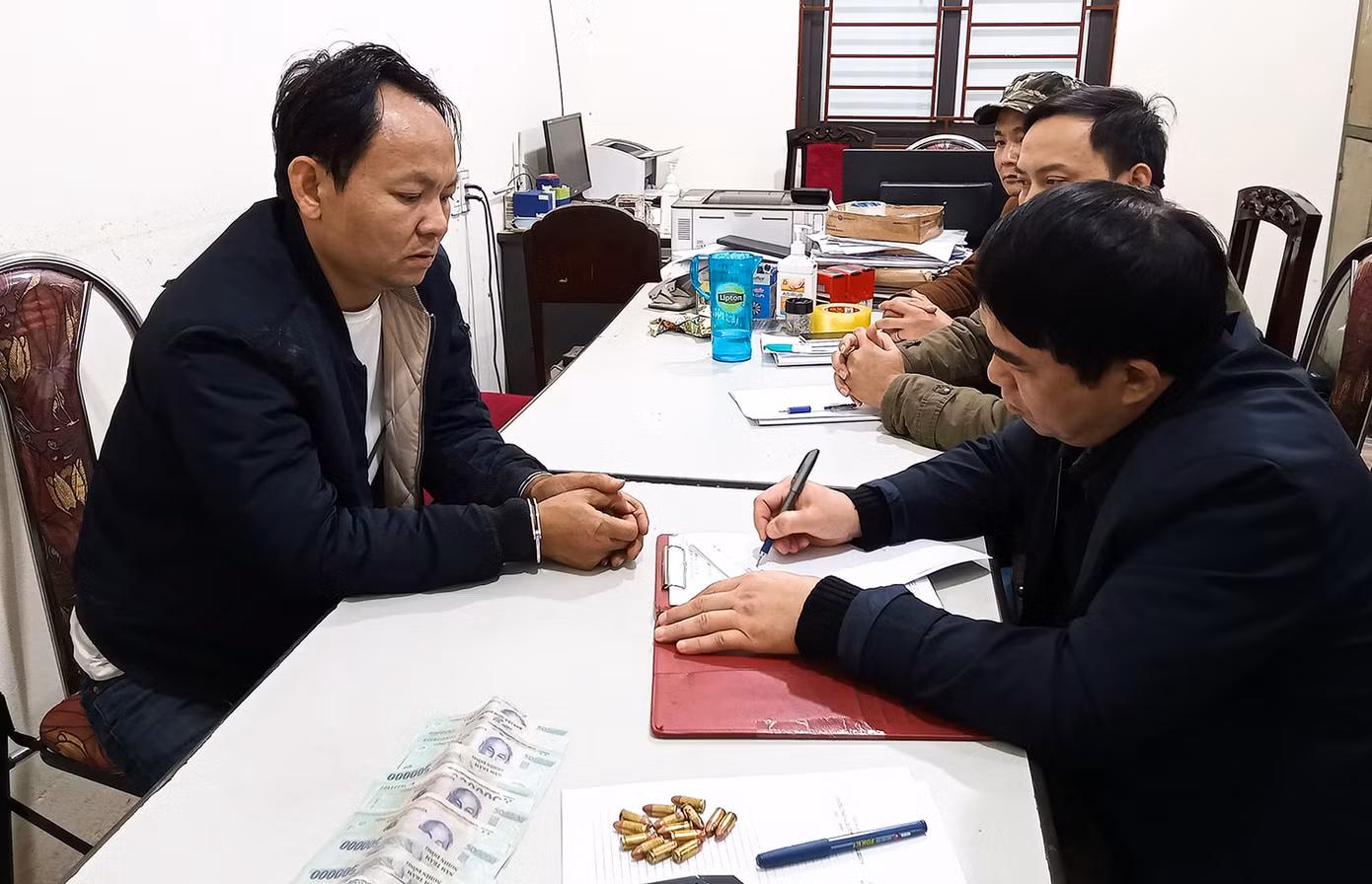 Đối tượng Nguyễn Văn Long tại cơ quan công an. Đối tượng Nguyễn Văn Long tại cơ quan công an.