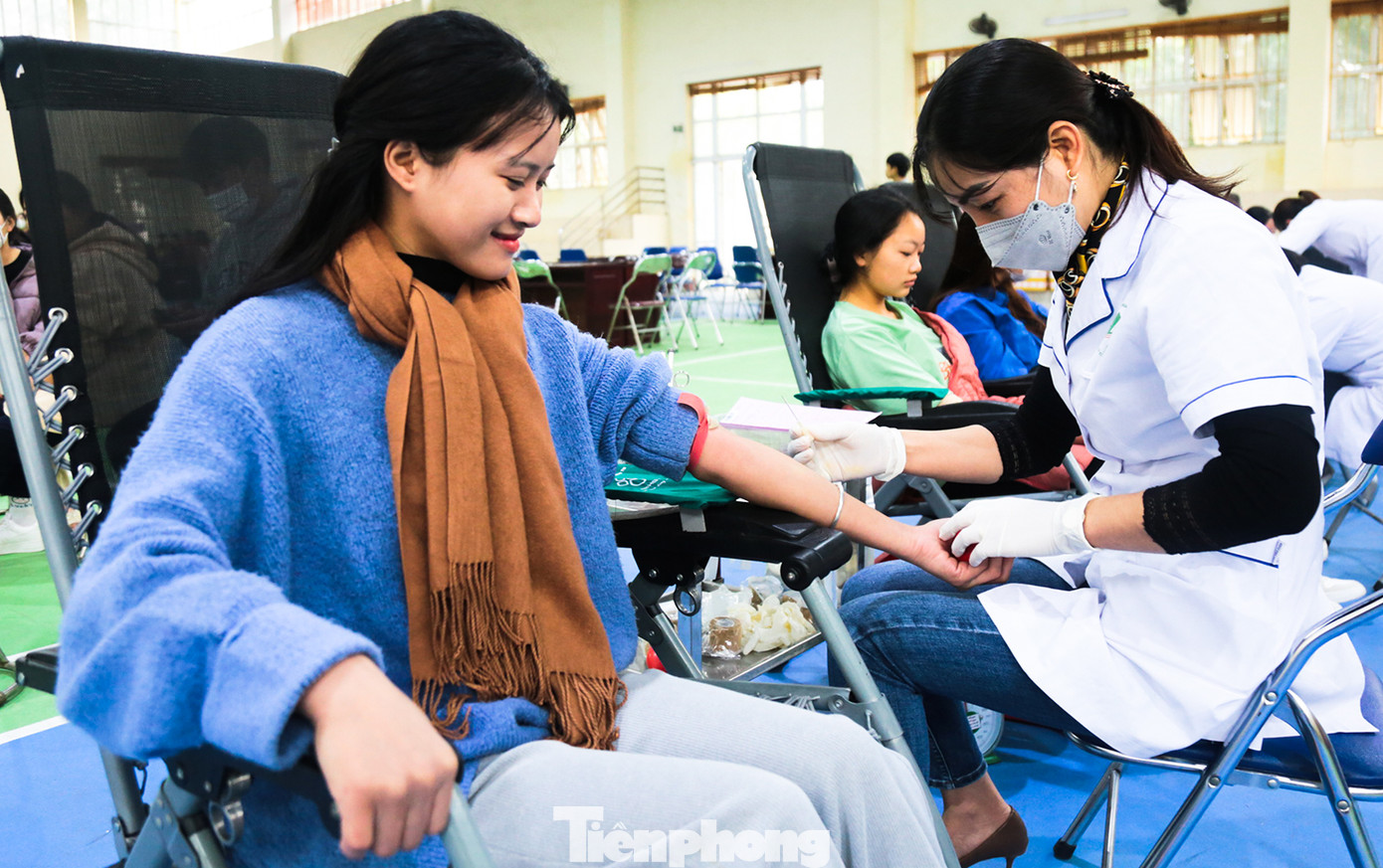 Các bạn trẻ lúc nào cũng sẵn sàng cho đi "giọt máu yêu thương". Các bạn trẻ lúc nào cũng sẵn sàng cho đi "giọt máu yêu thương".