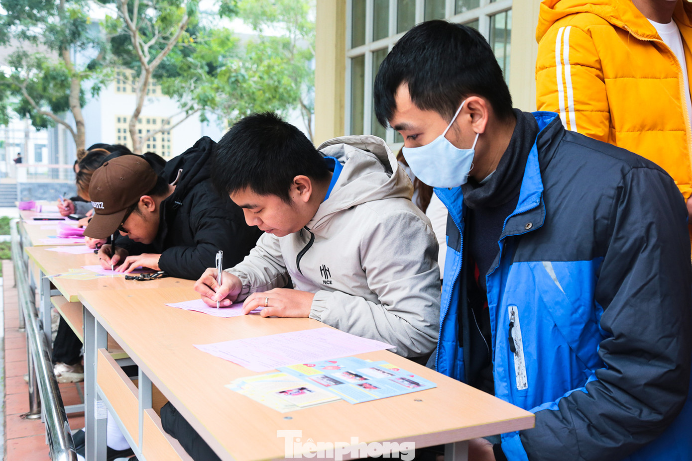 Có 443 đơn vị máu thu được gồm cả đơn vị máu 250 ml và 350 ml, vượt kỳ vọng ban đầu là 400 đơn vị. Có 443 đơn vị máu thu được gồm cả đơn vị máu 250 ml và 350 ml, vượt kỳ vọng ban đầu là 400 đơn vị.