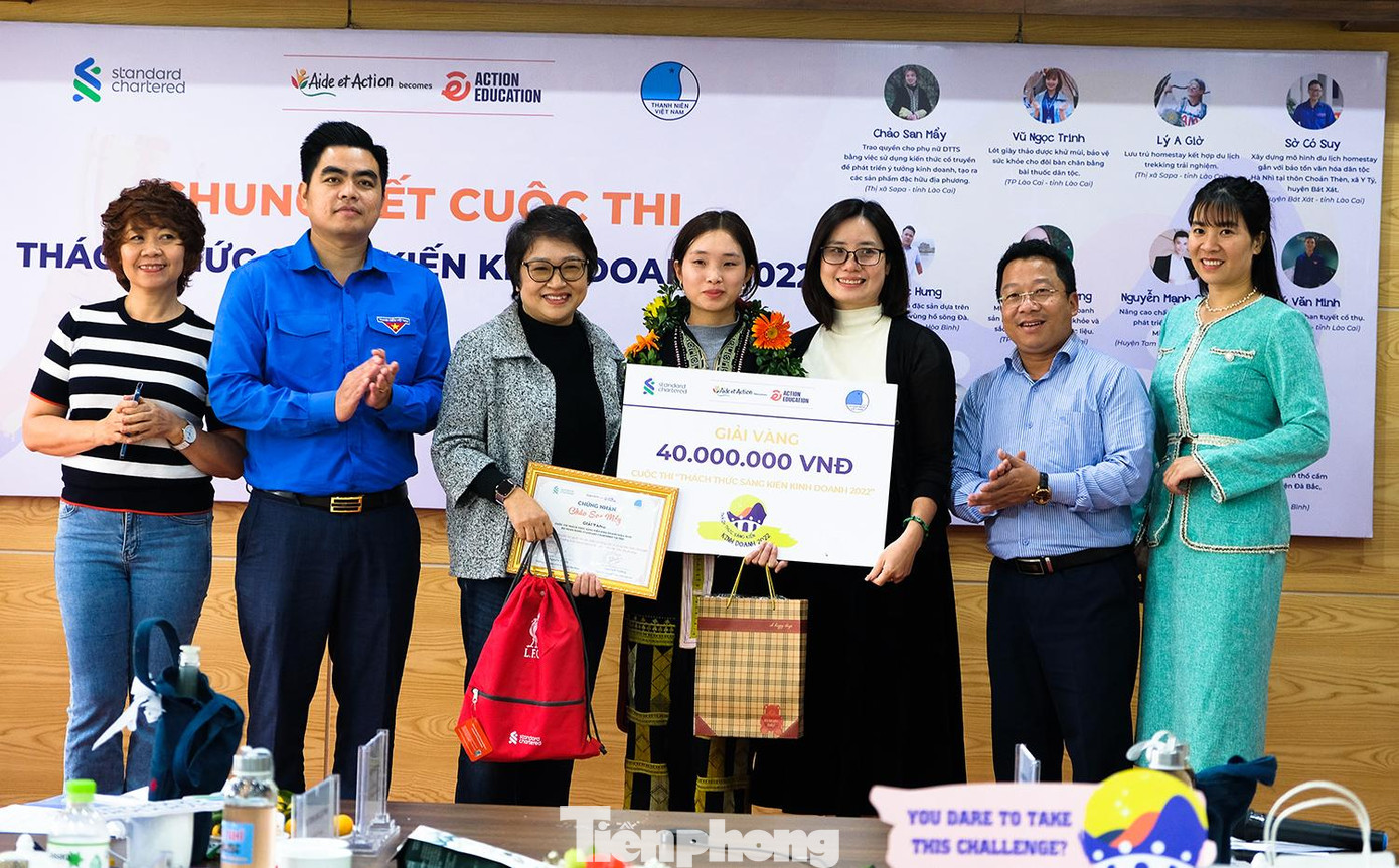 Trao Giải vàng tặng thí sinh Chảo San Mẩy.