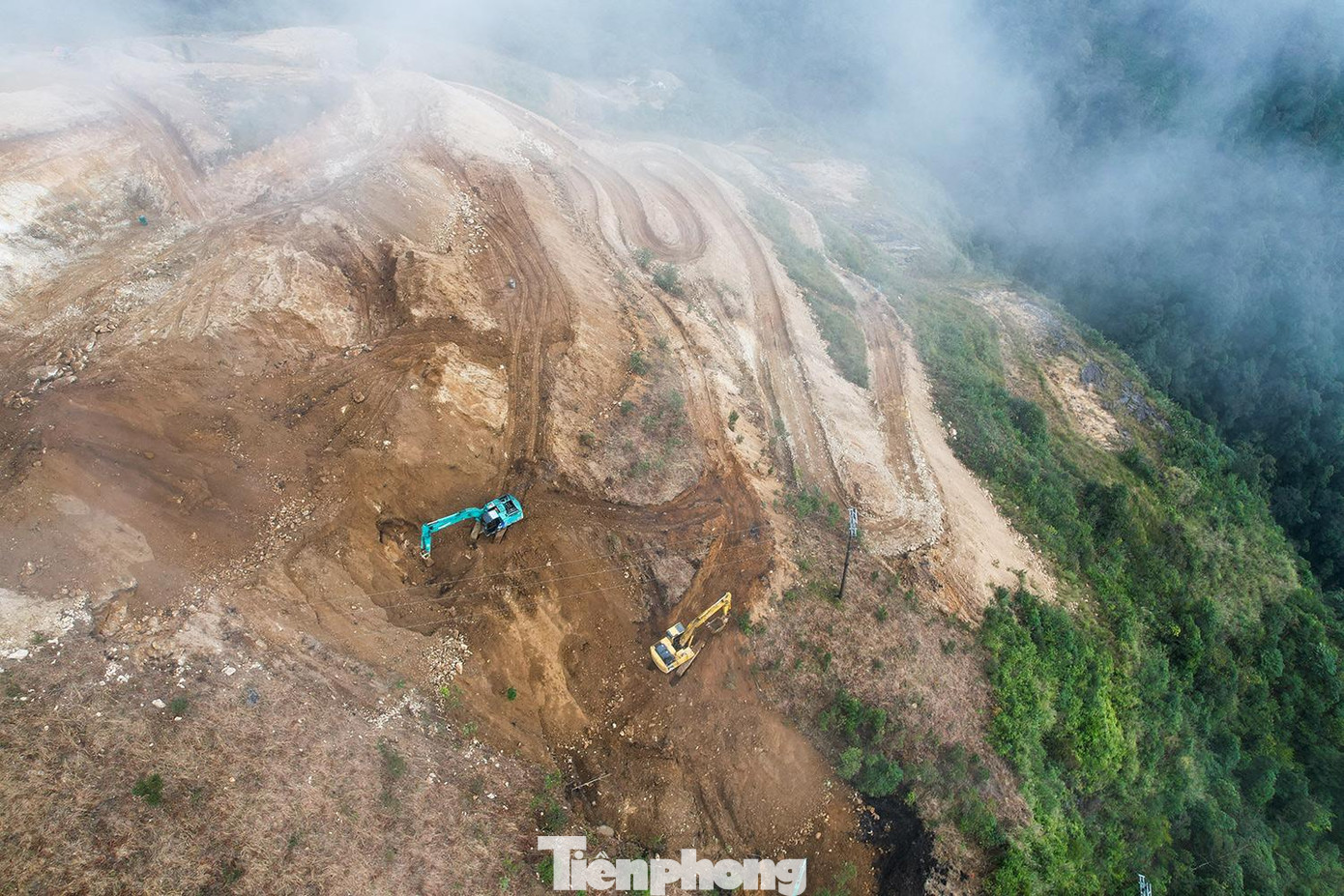 Hiện trạng lô đất trống không có rừng là 2,4 ha thuộc thửa đất số 35 tờ bản đồ số 5. Hiện trạng đất sạt lở là 0,57 ha. Đất có rừng bị mất do phá là 0,044 ha. Theo quan sát, hiện khu vực mảng rừng bị tàn phá vẫn đang có các máy móc tập trung, sẵn sàng hoạt động.