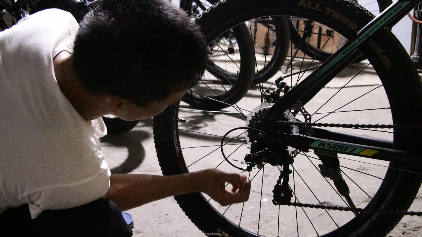 Sau mỗi chuyến đi, thợ sửa xe đều phải kiểm tra, bảo dưỡng lại các xe để đảm bảo tốt nhất cho chất lượng của chiếc xe.