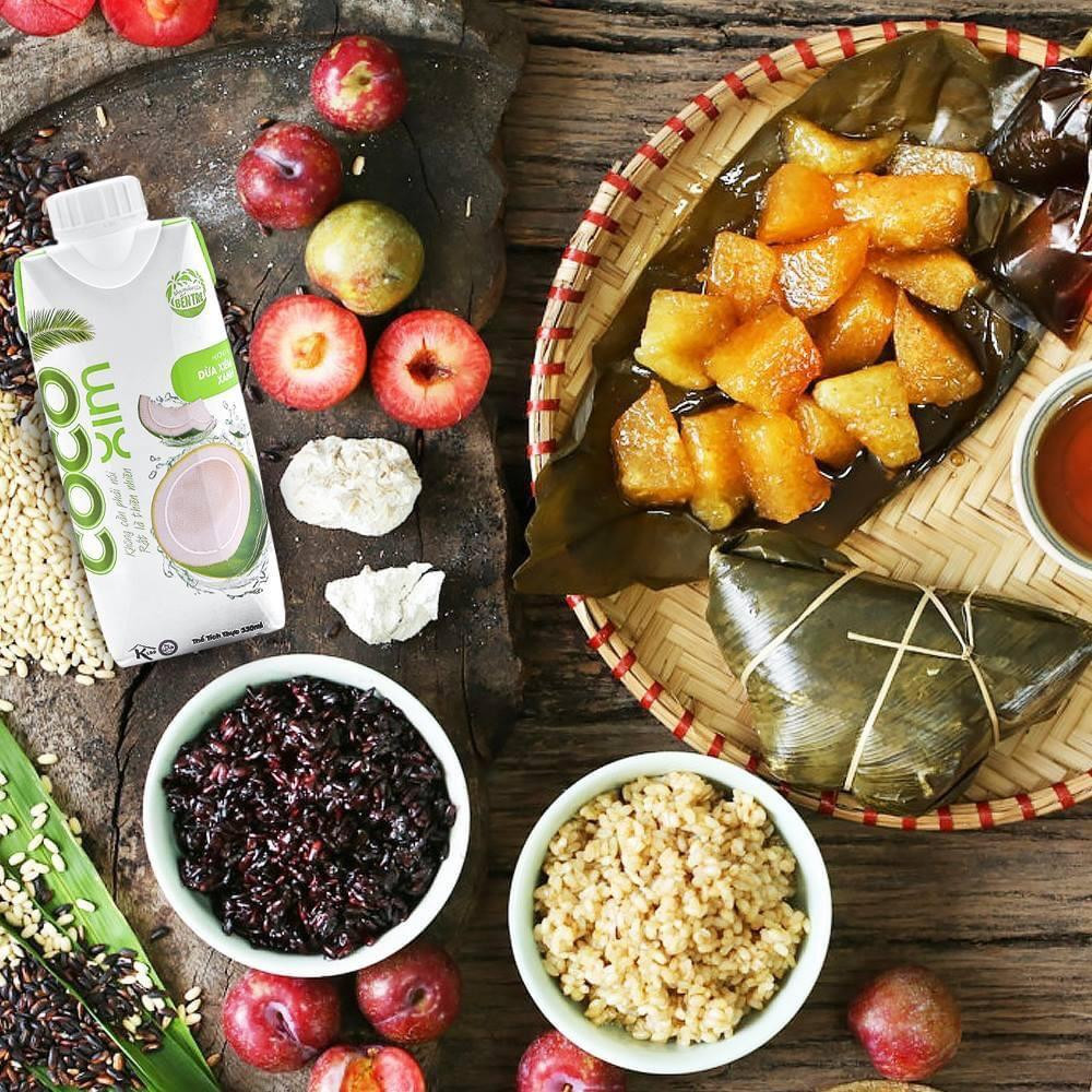 Tại một số vùng của miền Bắc, các set phục vụ ngày Tết Đoan Ngọ không thể thiếu là rượu nếp, rượu nếp cẩm với quan niệm, vị nồng của cơm nếp hòa với men cay của rượu sẽ có tác dụng loại bỏ những loài ký sinh có hại trong cơ thể. Tại một số vùng của miền Bắc, các set phục vụ ngày Tết Đoan Ngọ không thể thiếu là rượu nếp, rượu nếp cẩm với quan niệm, vị nồng của cơm nếp hòa với men cay của rượu sẽ có tác dụng loại bỏ những loài ký sinh có hại trong cơ thể.